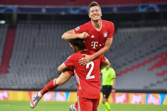 那不勒斯横扫切尔西，莱万扛起全队