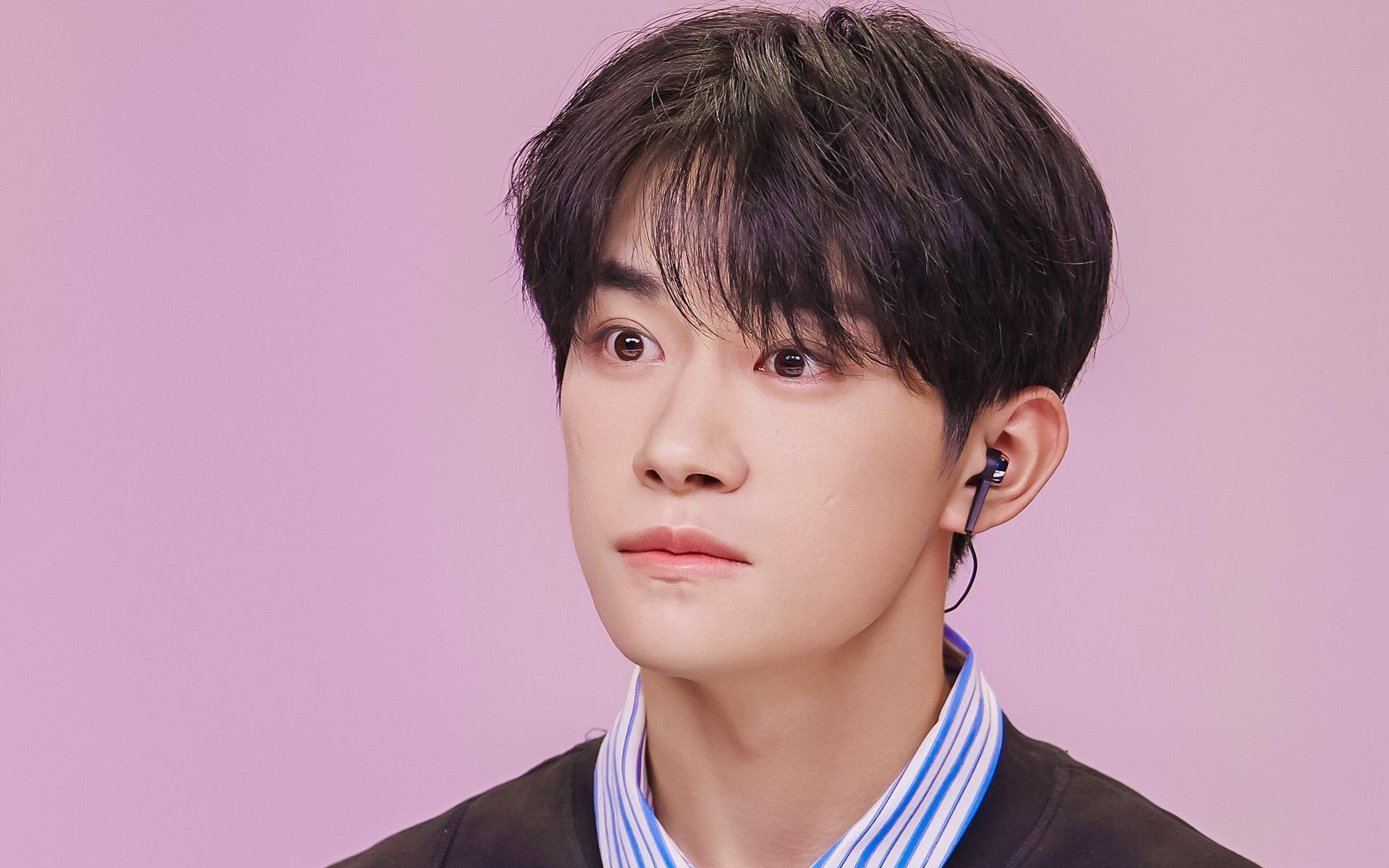 当非洲鼓点遇上威斯特法伦风暴，苏亚雷斯在足球舞台中心的聚光灯定律